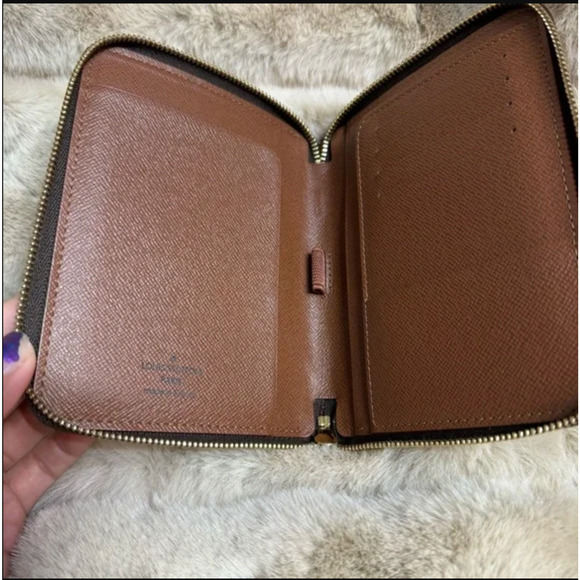 Louis Vuitton Brown Monogram Passport Holder with Zipper - Picture 2 of 10